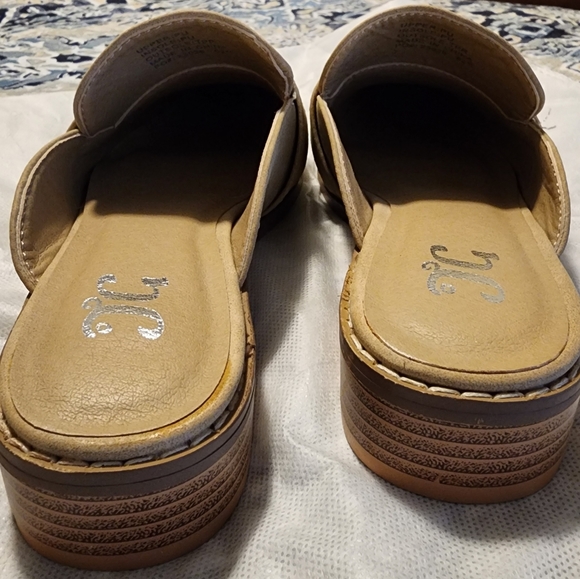 *Brand New*Women's T&G suede mules - Picture 3 of 9